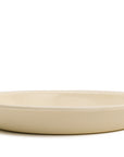 Plato hondo de peltre crema sin bordes