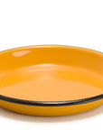 Plato hondo de peltre mostaza con borde negro
