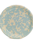 Plato hondo de peltre crema con manchas menta sin bordes