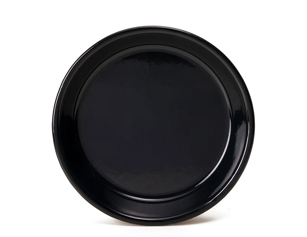 Plato hondo de peltre negro sin bordes