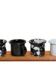 Set mezcalero negro y blanco con base de madera