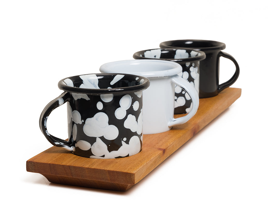 Set mezcalero negro y blanco con base de madera