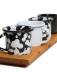 Set mezcalero negro y blanco con base de madera