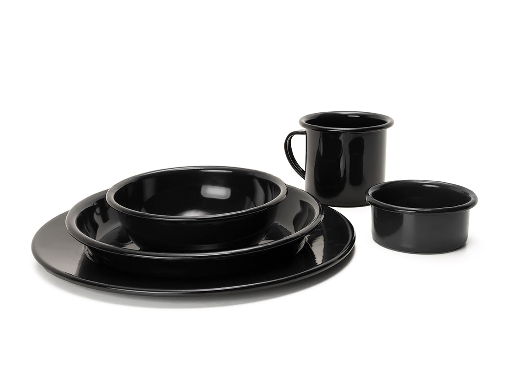 Vajilla de peltre negro sin bordes para 4 personas