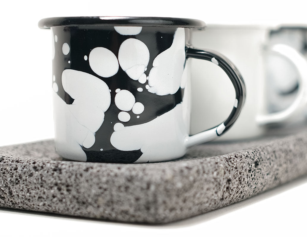 Set mezcalero negro y blanco con base de piedra